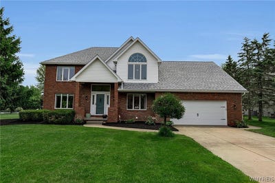 /international/us/19-braunview-way-orchard-park-ny-110108476840/