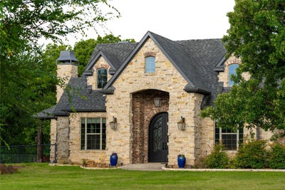 /international/us/99-lake-drive-tioga-tx-110107952428/