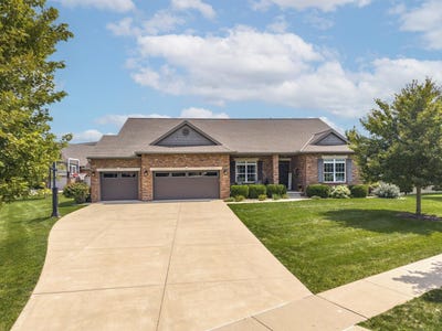 /international/us/1302-watersound-way-bloomington-il-110109931854/
