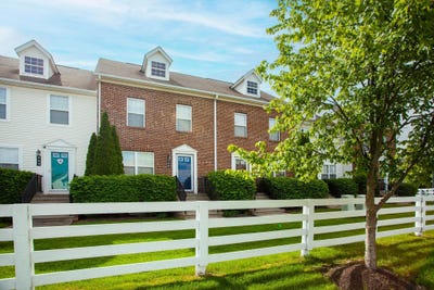 /international/us/960-hartford-village-boulevard-columbus-oh-110099377778/