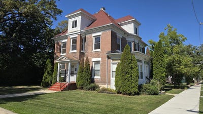 /international/us/63-hickory-street-chicago-heights-il-110108198287/