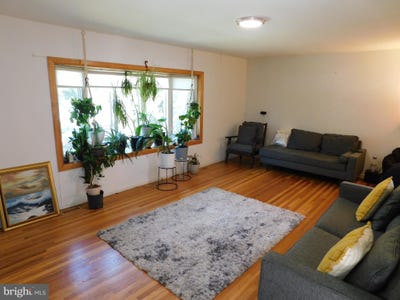 /international/us/8000-stenton-avenue-philadelphia-pa-110108660275/