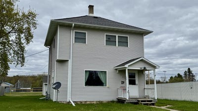 /international/us/108-w-3rd-street-merrill-wi-110107725375/