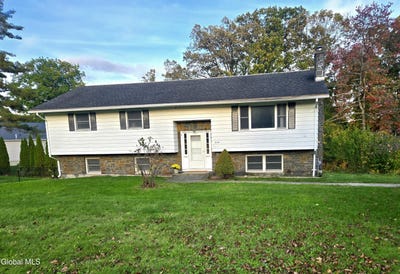 /international/us/20-hillcrest-drive-ravena-ny-110120538395/