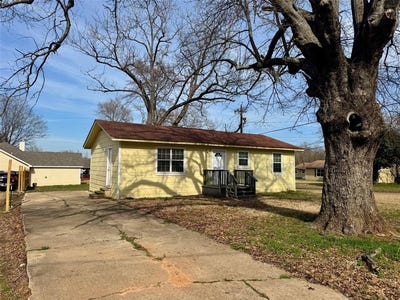 /international/us/301-fairview-pittsburg-tx-110107407765/