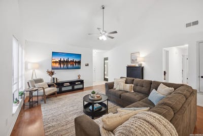 /international/us/7250-rimwood-st-live-oak-tx-110110209975/