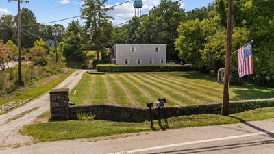 /international/us/3426-main-street-stamping-ground-ky-110119508379/