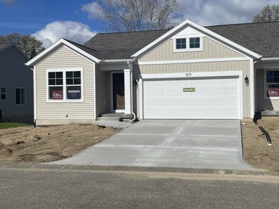 /international/us/1571-n-village-circle-kalamazoo-mi-110105314336/