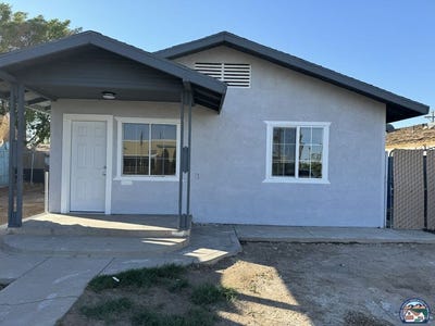 /international/us/220-222-a-st-brawley-ca-110108239095/