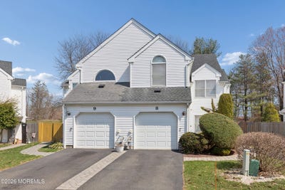 /international/us/8-dickenson-court-freehold-nj-110106802746/