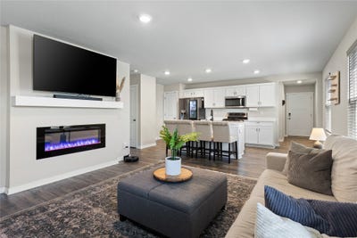 /international/us/2379-se-fox-valley-drive-west-des-moines-ia-110108126061/