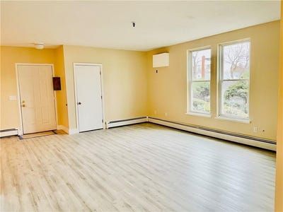 /international/us/175-massachusetts-avenue-warwick-ri-110107940725/