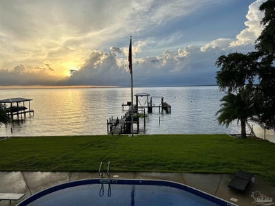 /international/us/6564-e-bay-blvd-gulf-breeze-fl-110108473952/