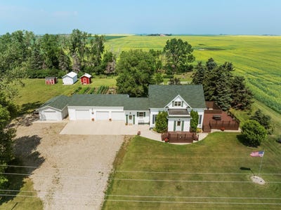 /international/us/47000-422nd-ave-nw-kenmare-nd-110108843963/