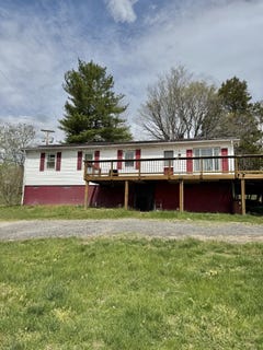/international/us/6237-parrott-mountain-rd-radford-va-110107516255/