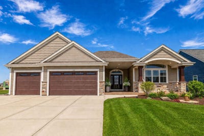 /international/us/1360-foxwood-pass-oconomowoc-wi-110107856413/