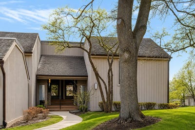 /international/us/83-thornhill-lane-lake-barrington-il-110105875524/