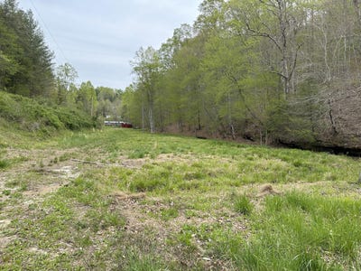 /international/us/43-deer-run-lane-campton-ky-110100260889/