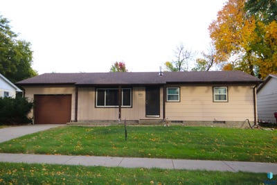 /international/us/320-n-meyer-ln-sioux-falls-sd-110120537870/