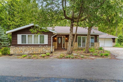 /international/us/5156-bay-shore-drive-sturgeon-bay-wi-110108236042/