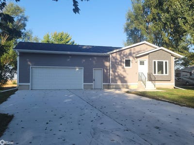 /international/us/611-n-lincoln-street-eagle-grove-ia-110095003211/