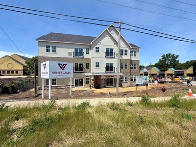 /international/us/4965-plainfield-avenue-ne-grand-rapids-mi-110108999933/