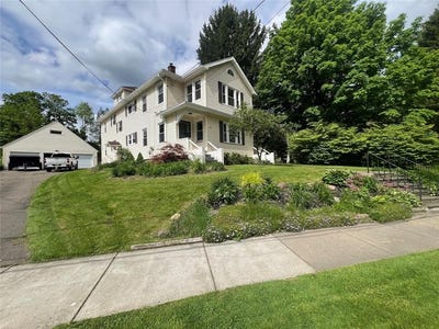 /international/us/218-riverside-drive-binghamton-ny-110108451893/