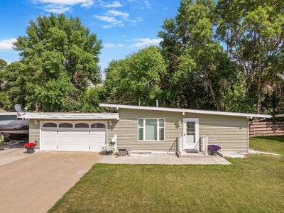 /international/us/133-28th-st-minot-nd-110100940476/