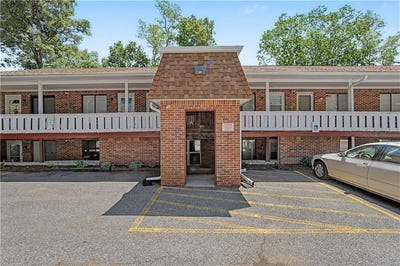 /international/us/569-smithfield-road-north-providence-ri-110108659399/