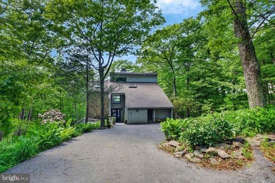/international/us/198-hemlock-drive-roseland-va-110108236718/