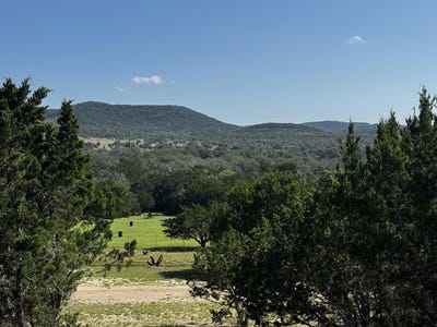 /international/us/475-stoney-hill-ln-pipe-creek-tx-110109750154/