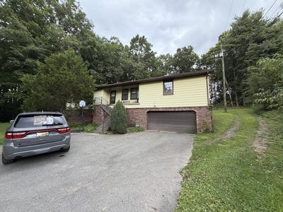 /international/us/425-grill-rd-beckley-wv-110109823984/