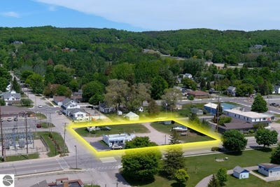 /international/us/903-main-street-frankfort-mi-110108478164/