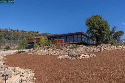 /international/us/139-oak-st-saint-helena-ca-110119705212/