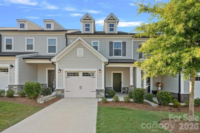 /international/us/11908-basking-drive-charlotte-nc-110119325906/