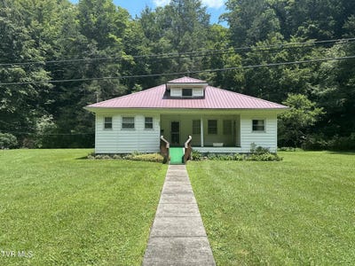 /international/us/2065-coeburn-road-clintwood-va-110100657441/