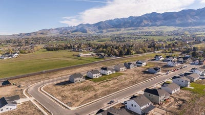/international/us/725-e-2450-n-north-logan-ut-110107193466/