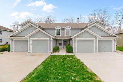 /international/us/5932-ne-moonstone-drive-lee-s-summit-mo-110106729748/