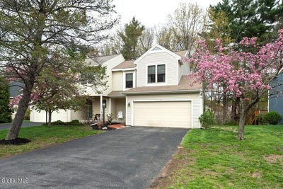 /international/us/117-garnett-lane-slingerlands-ny-110107710678/