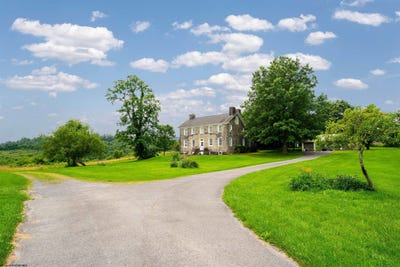 /international/us/1358-n-preston-highway-kingwood-wv-110090843852/
