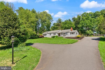 /international/us/815-seneca-road-great-falls-va-110108017219/