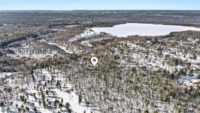 /international/us/2140-w-river-avenue-oscoda-mi-110106032508/