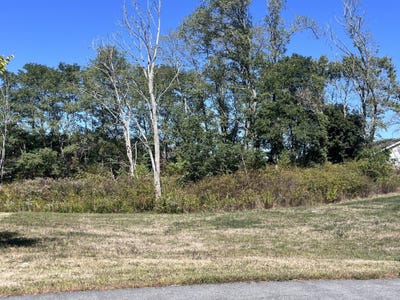 /international/us/clover-way-lot-3-falmouth-me-110110334014/