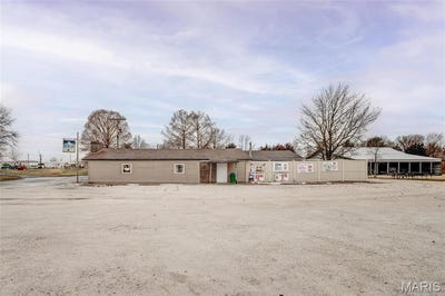 /international/us/22817-miller-lake-road-jerseyville-il-110090468080/
