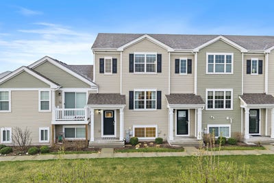 /international/us/2563-bella-drive-pingree-grove-il-110106960569/