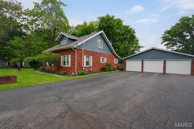 /international/us/407-e-spruce-street-gillespie-il-110107889602/