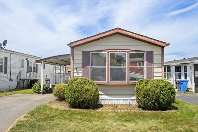 /international/us/74-bayview-park-middletown-ri-110100719816/