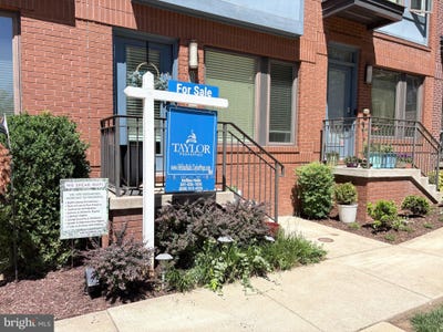 /international/us/5644-46th-place-hyattsville-md-110108380998/