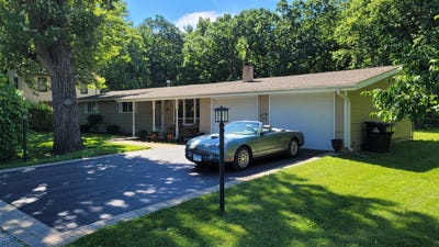 /international/us/2127-salem-avenue-johnsburg-il-110108935206/