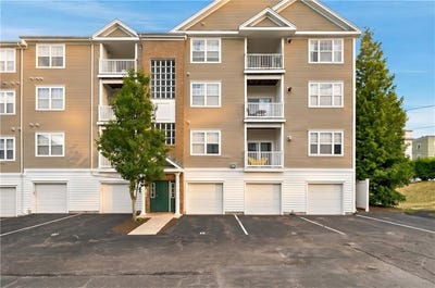 /international/us/84-mill-street-woonsocket-ri-110108964776/